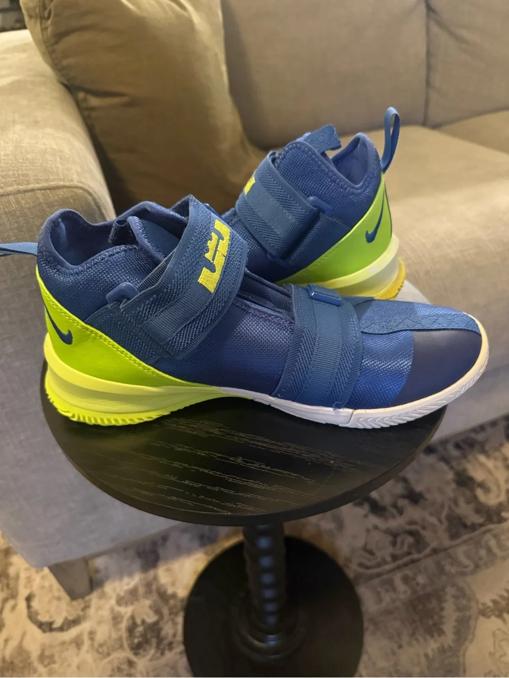 Nike LeBron Soldier XII GS Blue Volt Size 6.5 Youth Basketball Shoes AR7585-400